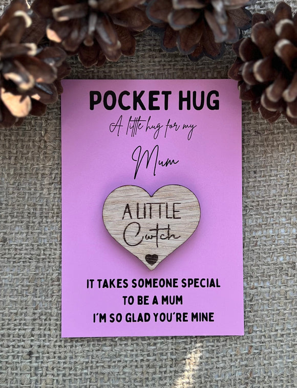 CWTCH POCKET HUG - Friend Gift - Mum Gift - Pocket Hug Token - Heart Shaped - Oak 4cm - Letterbox Gift - Butterfly Crafts