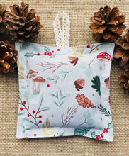 Load image into Gallery viewer, LAVENDER BAGS, Set of 3, Handmade, English Lavender, Robin Woodland and Christmas Berries Design Fabric - Butterfly Crafts